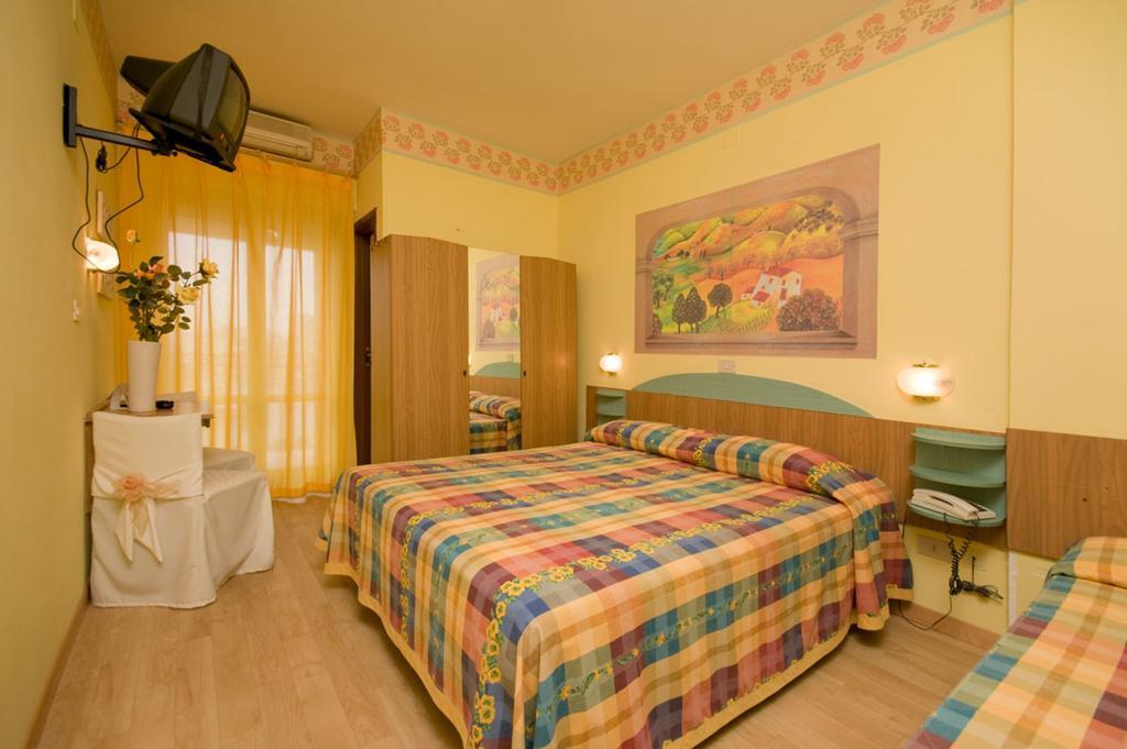 Hotel Mocambo Piscina E Spiaggia San Benedetto del Tronto Quarto foto