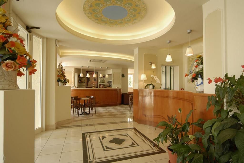 Hotel Mocambo Piscina E Spiaggia San Benedetto del Tronto Exterior foto